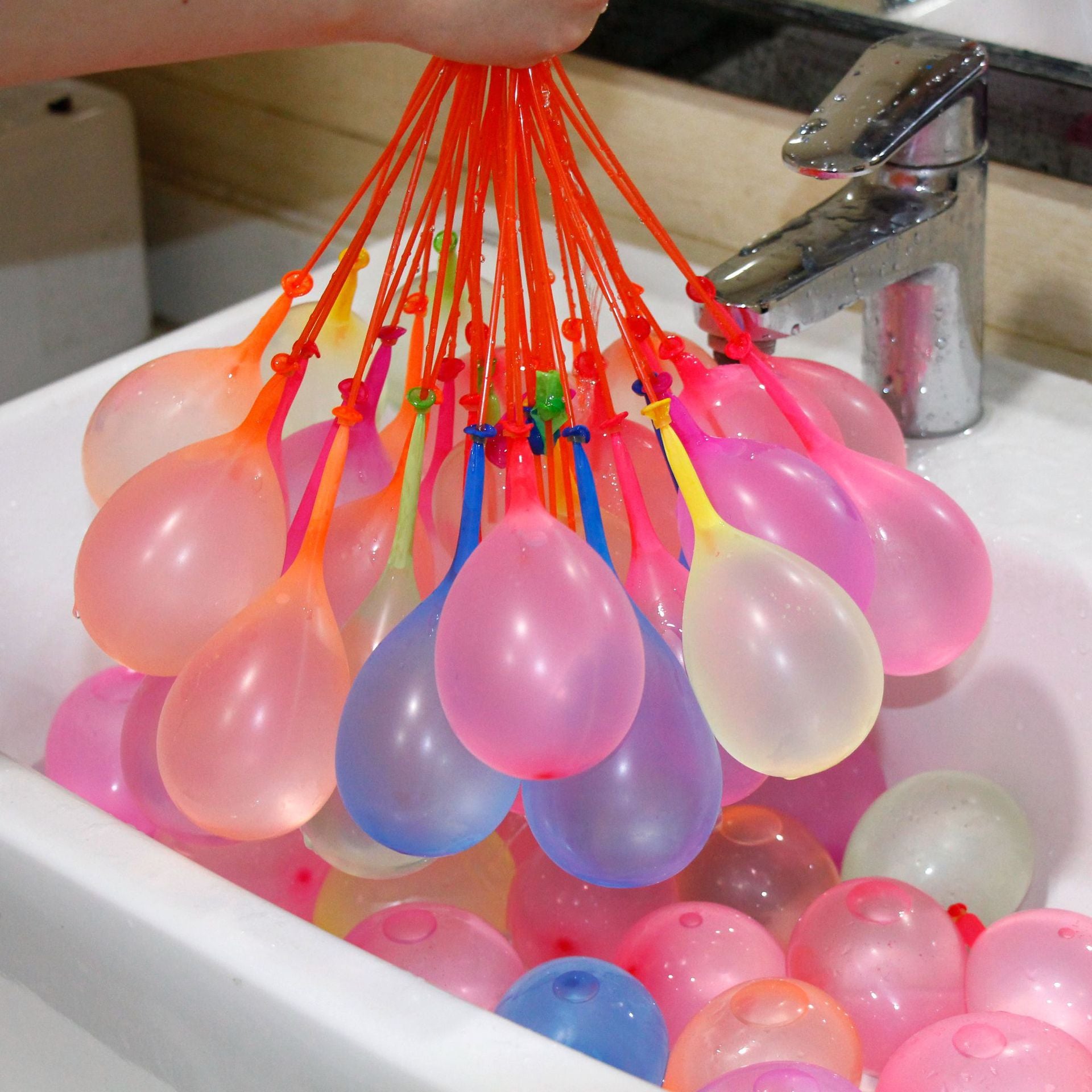 6 x Bunches Of water Balloons total 111 pack Rapid-Filling Self-Sealing Water Balloons - NuSea