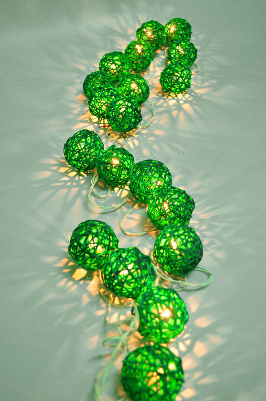 1 Set of Green 5cm Rattan Cane 50 Ball Battery Powered LONG 5m String Lights Christmas Gift Home Wedding Party Bedroom Decoration Table Centrepiece