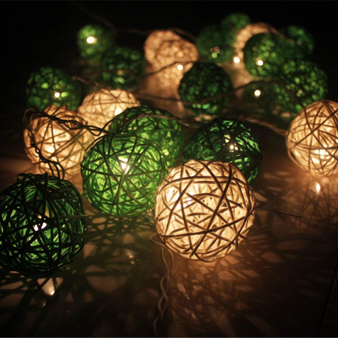 1 Set of Green n White 5cm Rattan Cane 20 Ball Battery Powered 3m String Lights Christmas Gift Home Wedding Party Bedroom Decoration Table Centrepiece