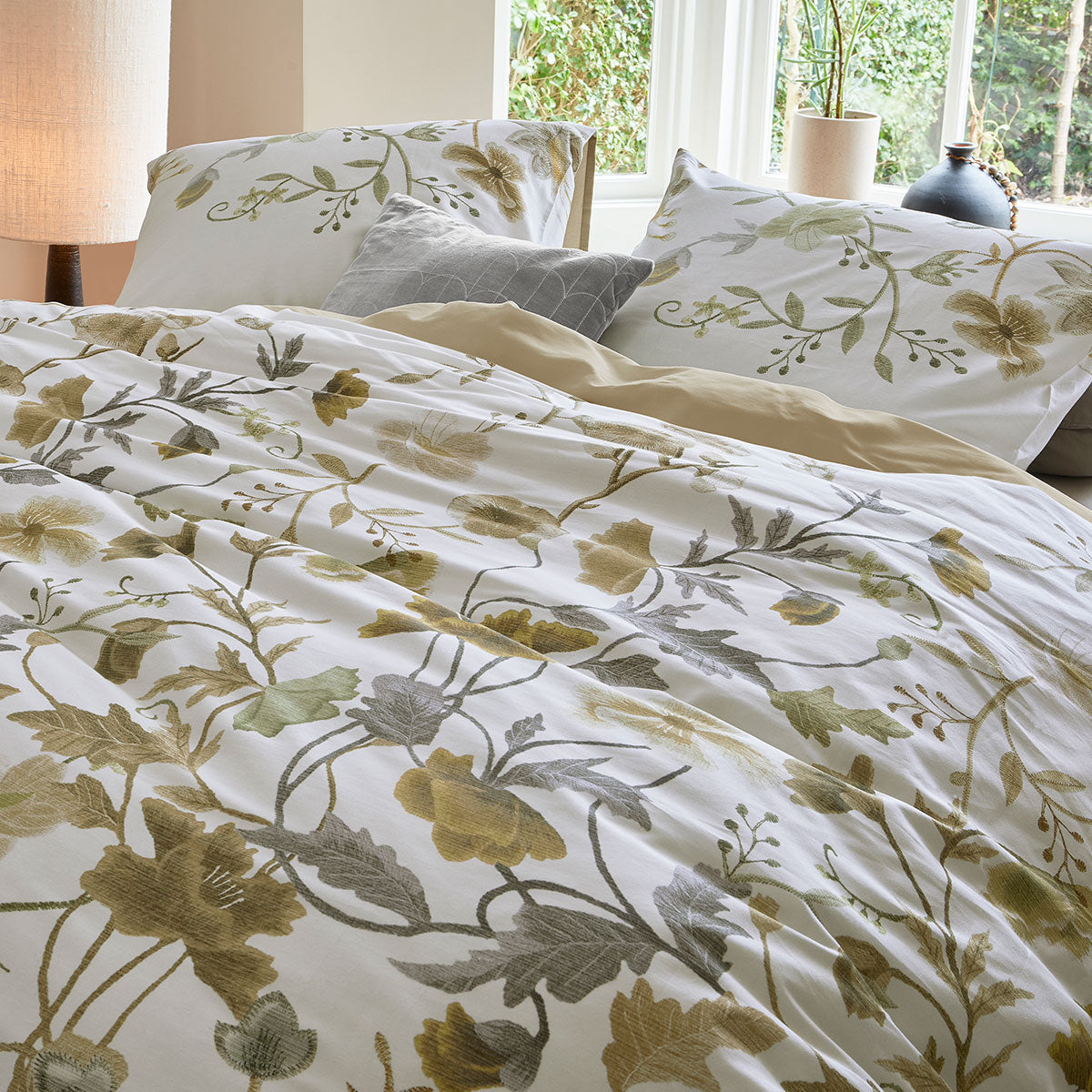 Bedding House Elizabeth White Cotton Sateen Quilt Cover Set Queen