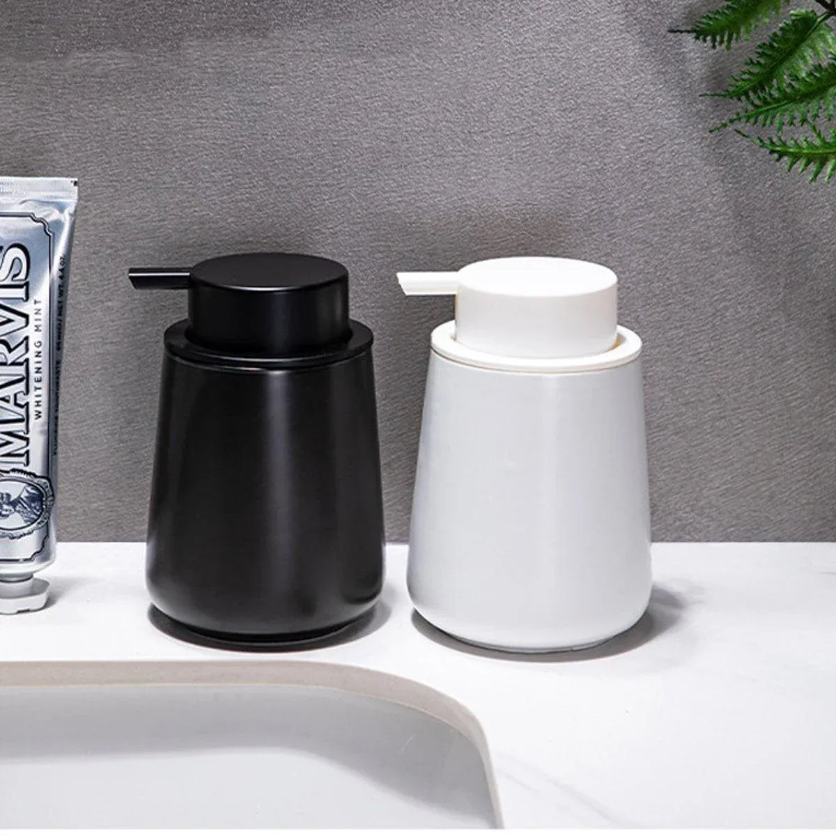 400ML Ceramic Stoneware Soap Dispenser Modern Design Lotion Pump Manual Bathroom - White