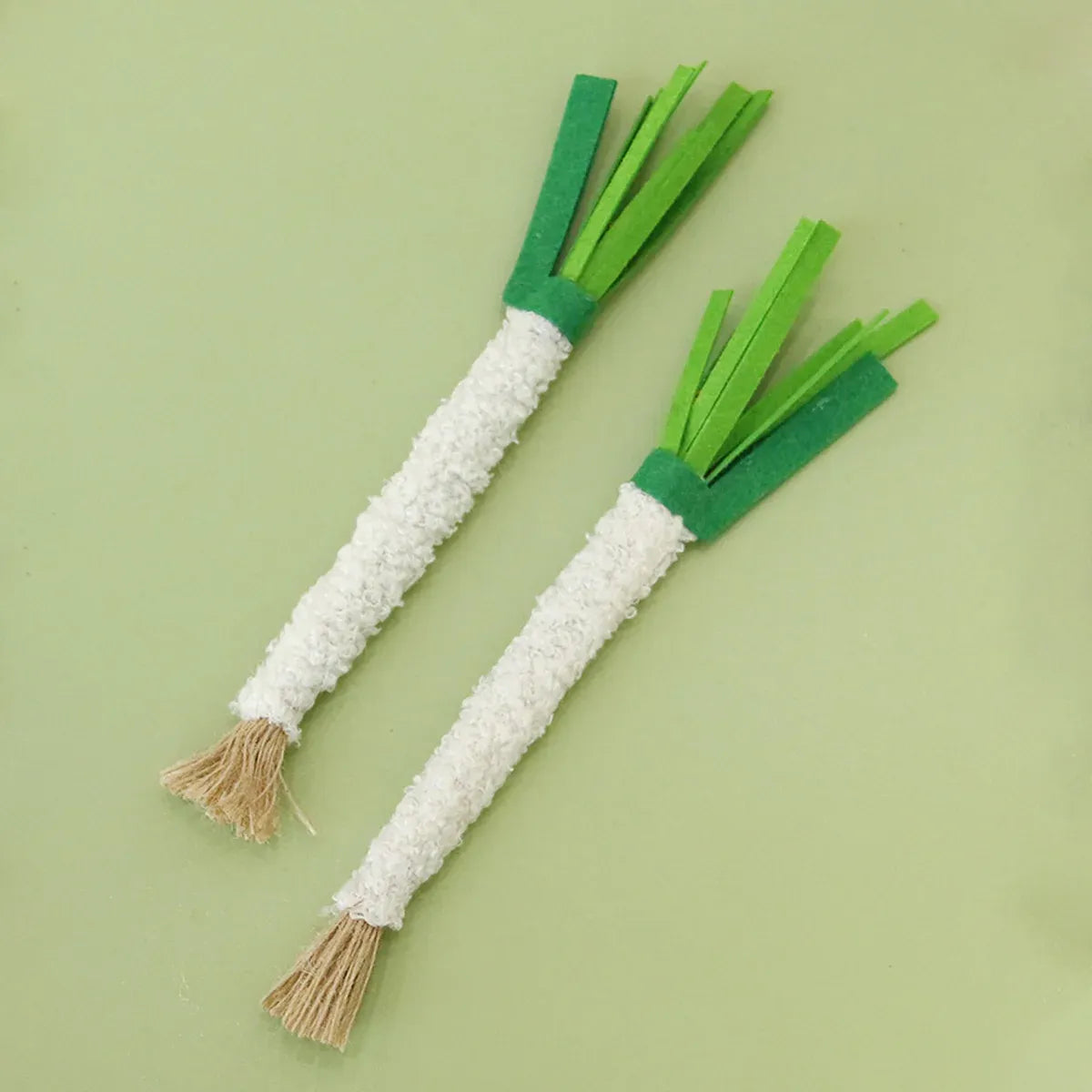 5pcs Simulation Scallion Cat Chewing Toy with Silvervine Bell Felt Interactive