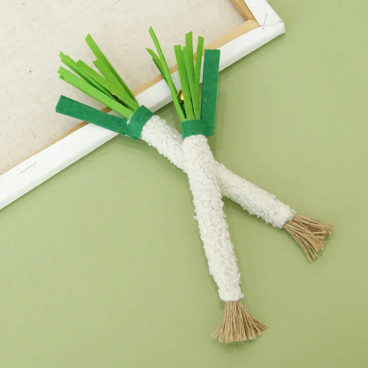 5pcs Simulation Scallion Cat Chewing Toy with Silvervine Bell Felt Interactive
