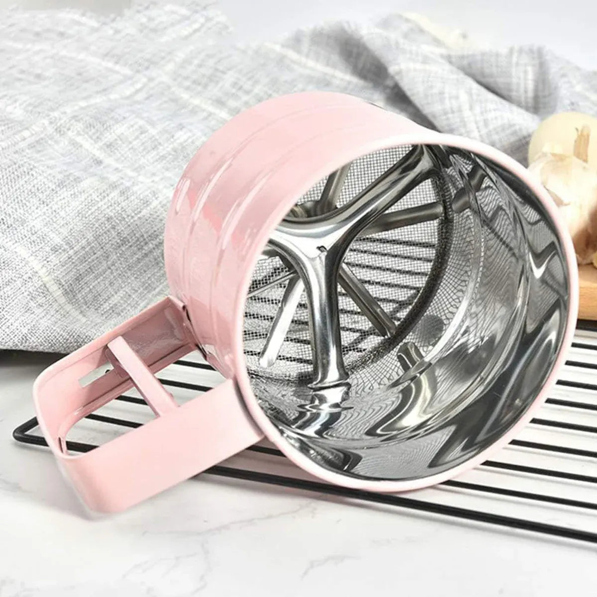 Hand Squeeze Mechanical Flour Sifter Stainless Steel One Hand Baking Sieve - Blue