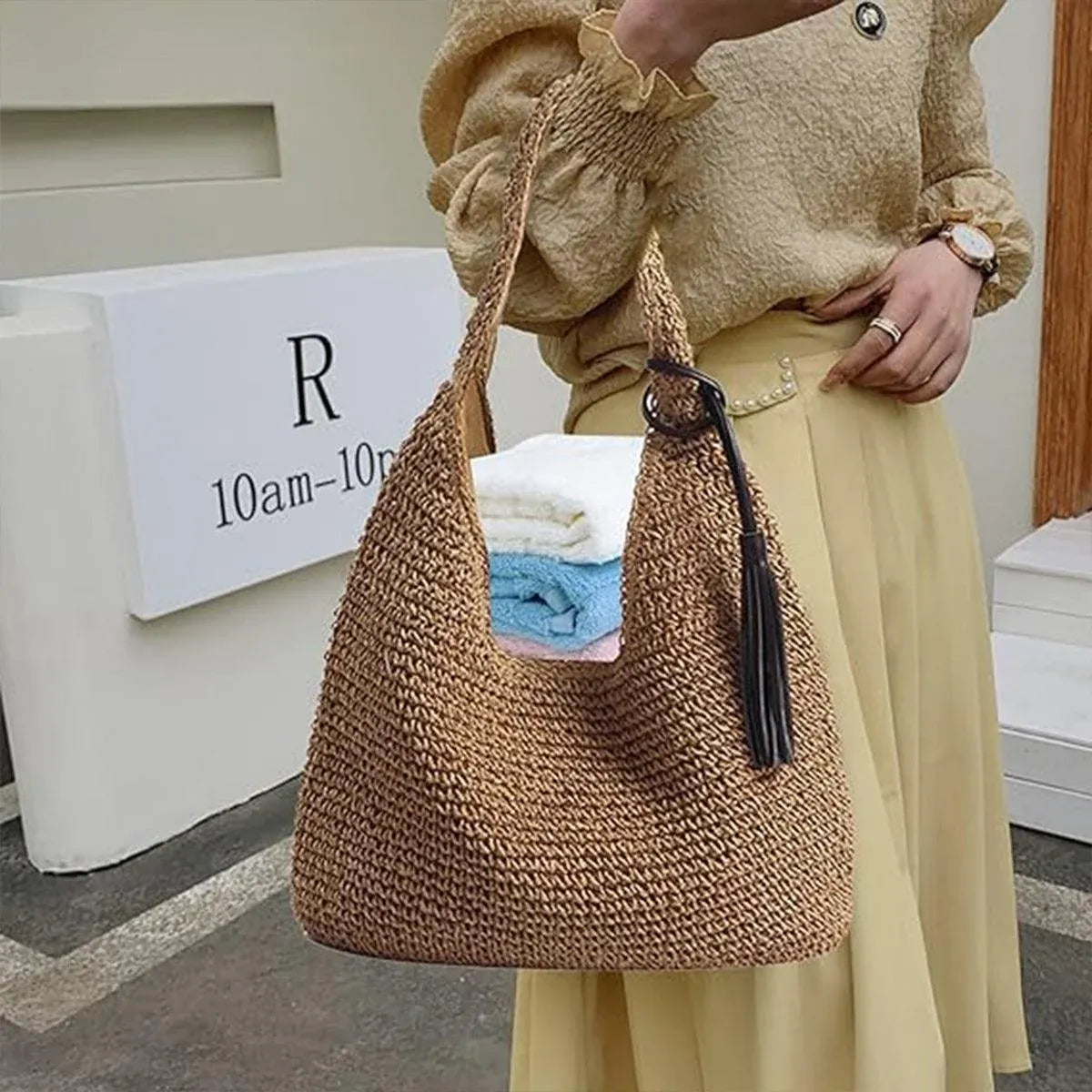 Large Capacity Fashion Woven Straw Shoulder Bag Simple Design for Everyday Use