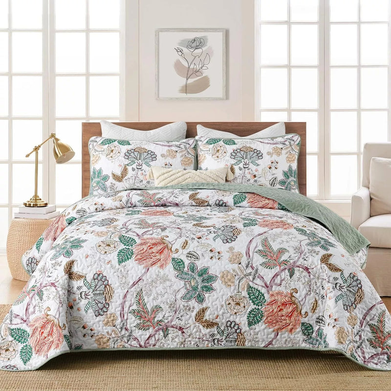 Understated Quilted coverlet and pillowcovers set: Subtle Elegance - Queen size