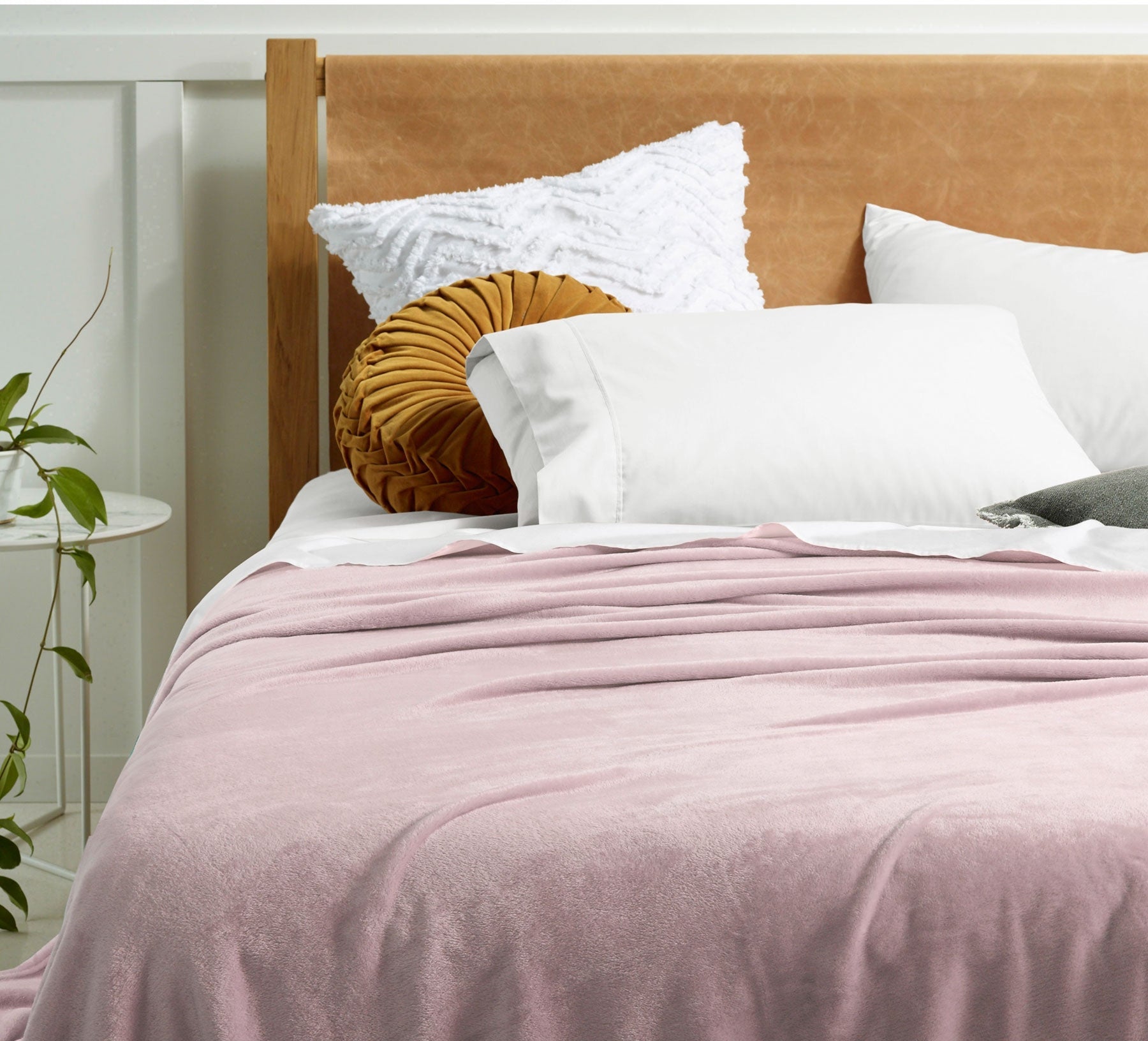 Accessorize Super Soft Blanket Queen/King Blush - NuSea