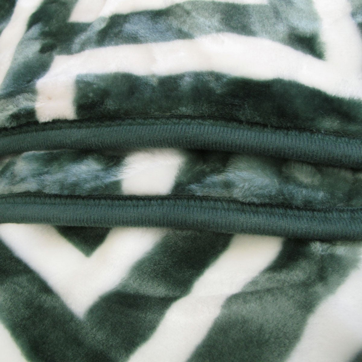 Bloomington 800GSM Greek Key Green Winter Premium Quality 1 Ply Mink Blanket Queen - NuSea